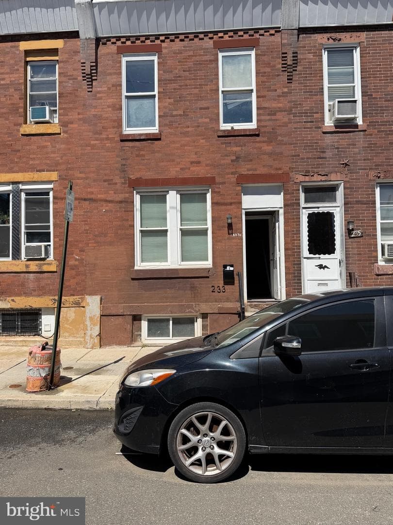 233 E Mayfield Street photo 1