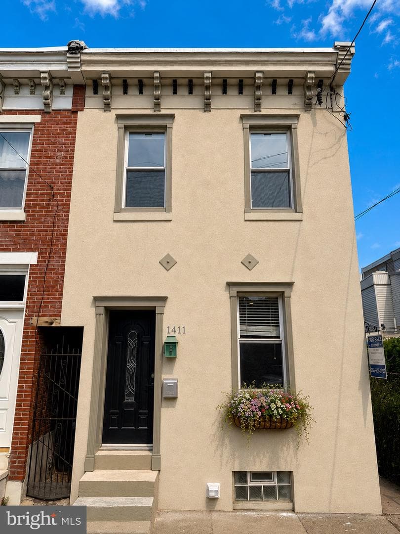1411 E Berks Street photo 1
