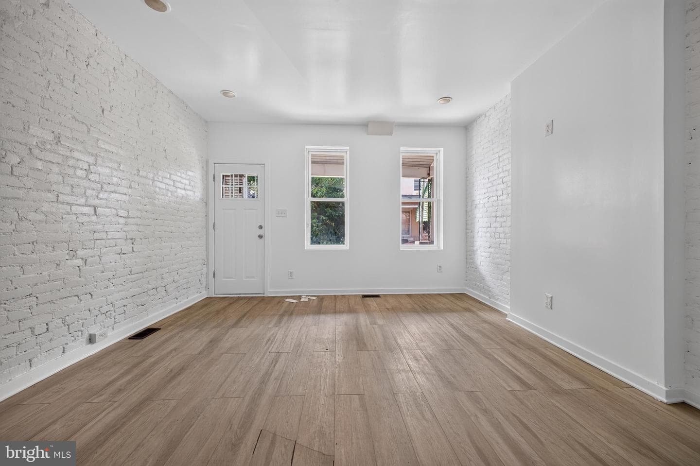 2531 N Dover Street photo 1