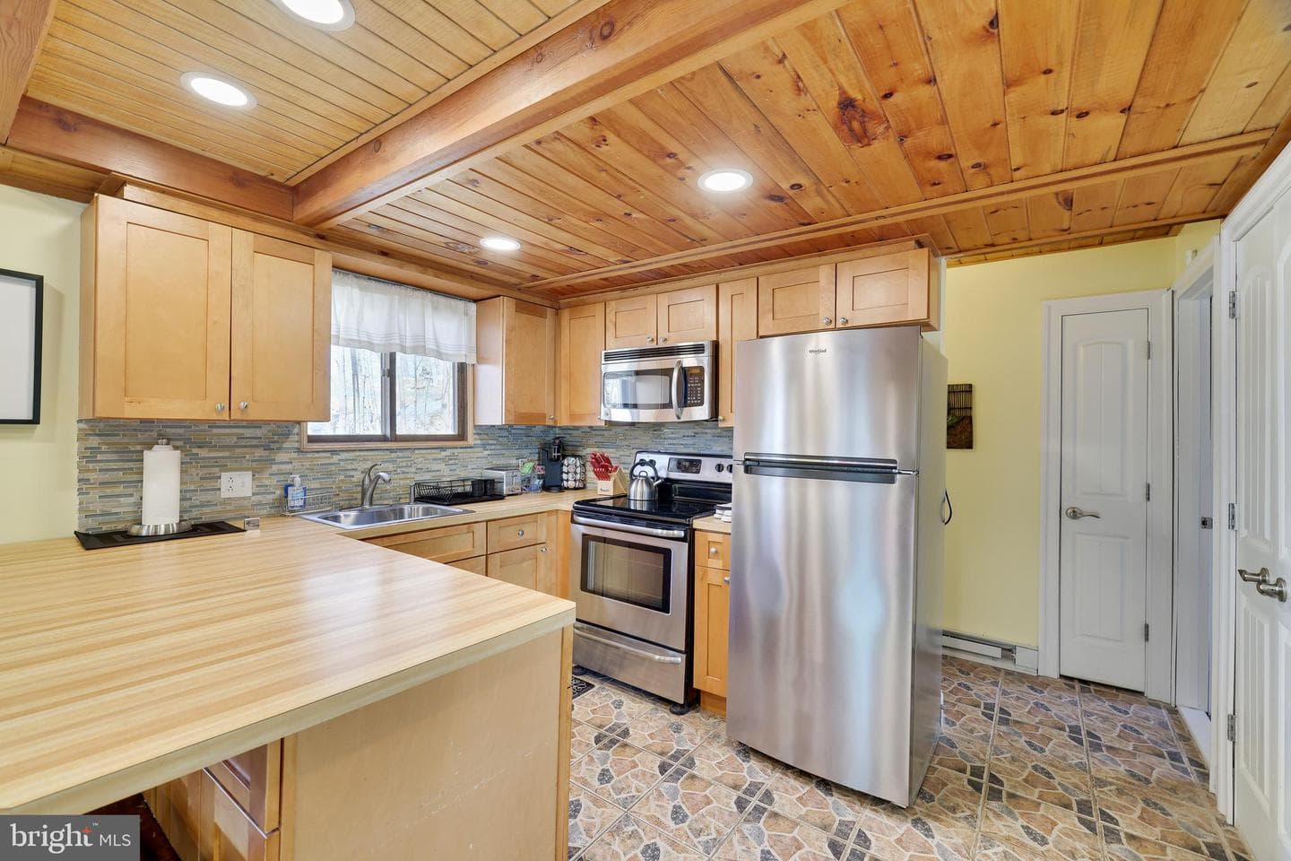 163 Cambridge Court photo 8