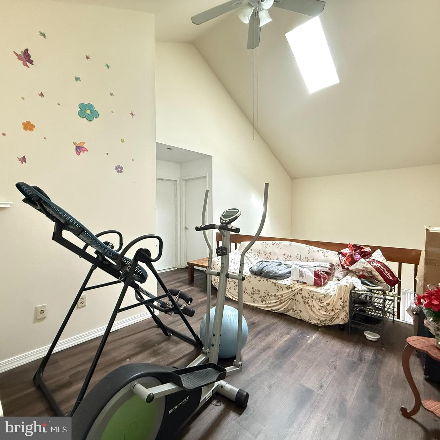 524 Wales Court photo 12