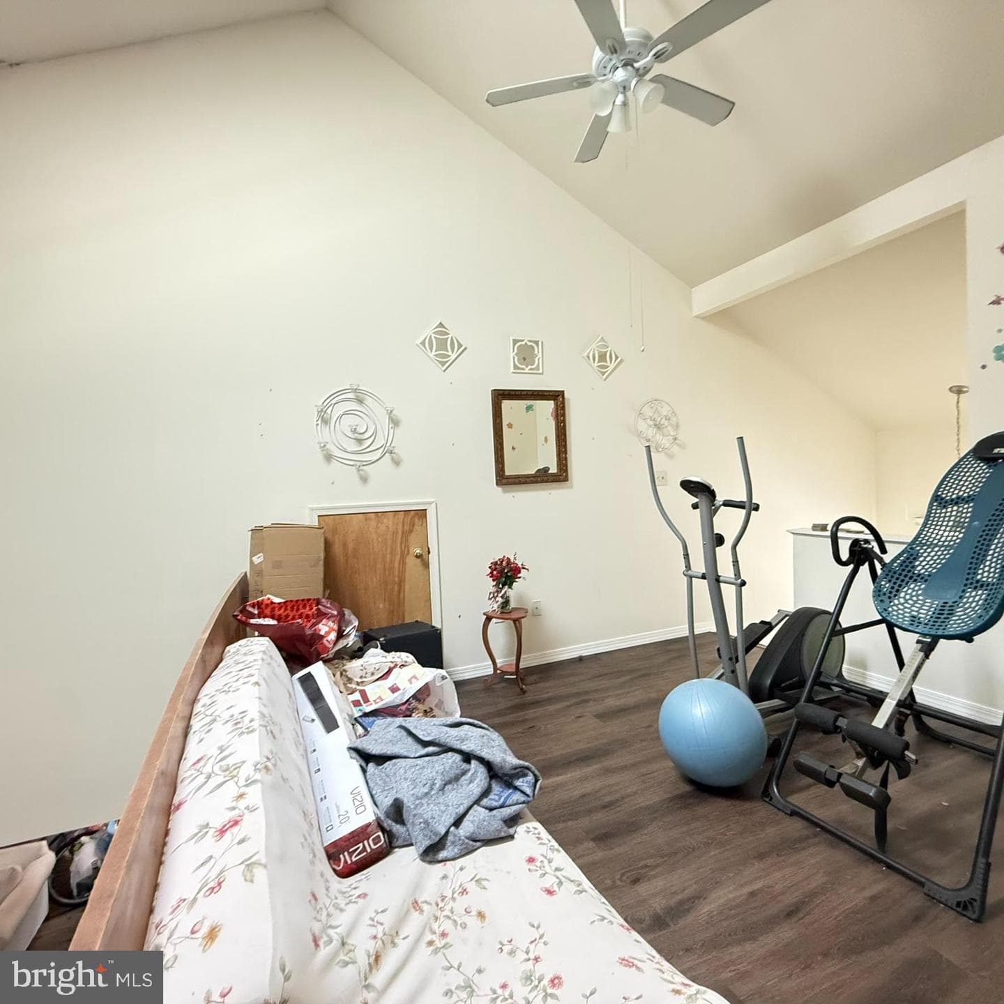 524 Wales Court photo 13