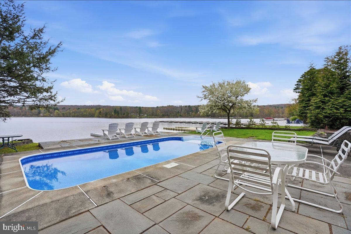 114 Shore Road photo 102