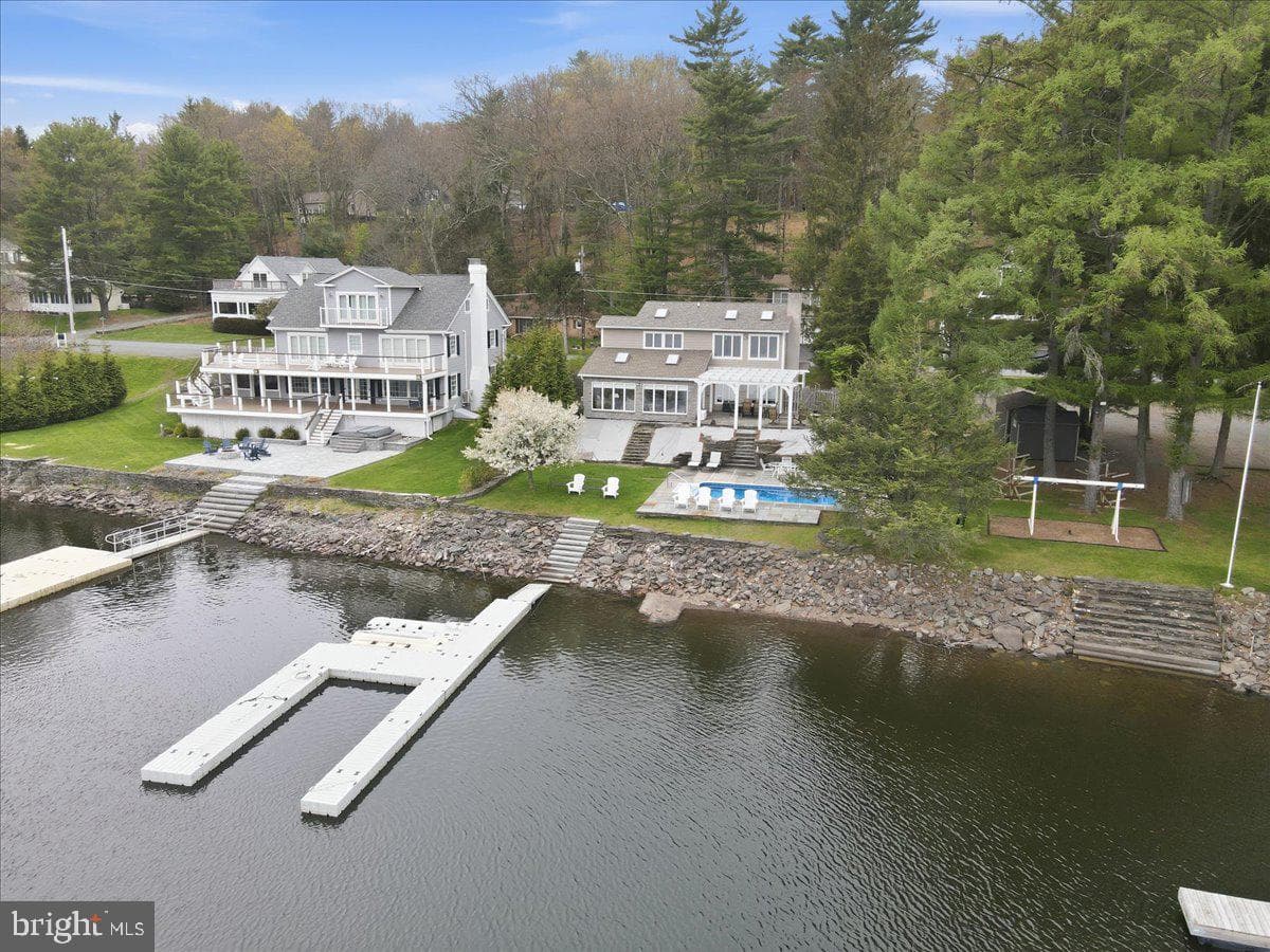 114 Shore Road photo 12