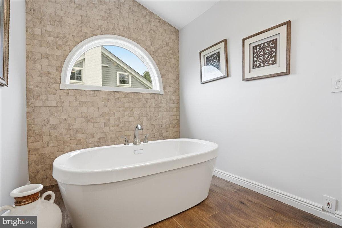 114 Shore Road photo 81