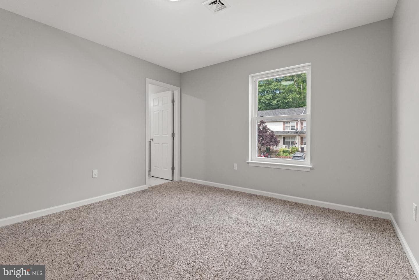52 Petersburg Lane photo 20