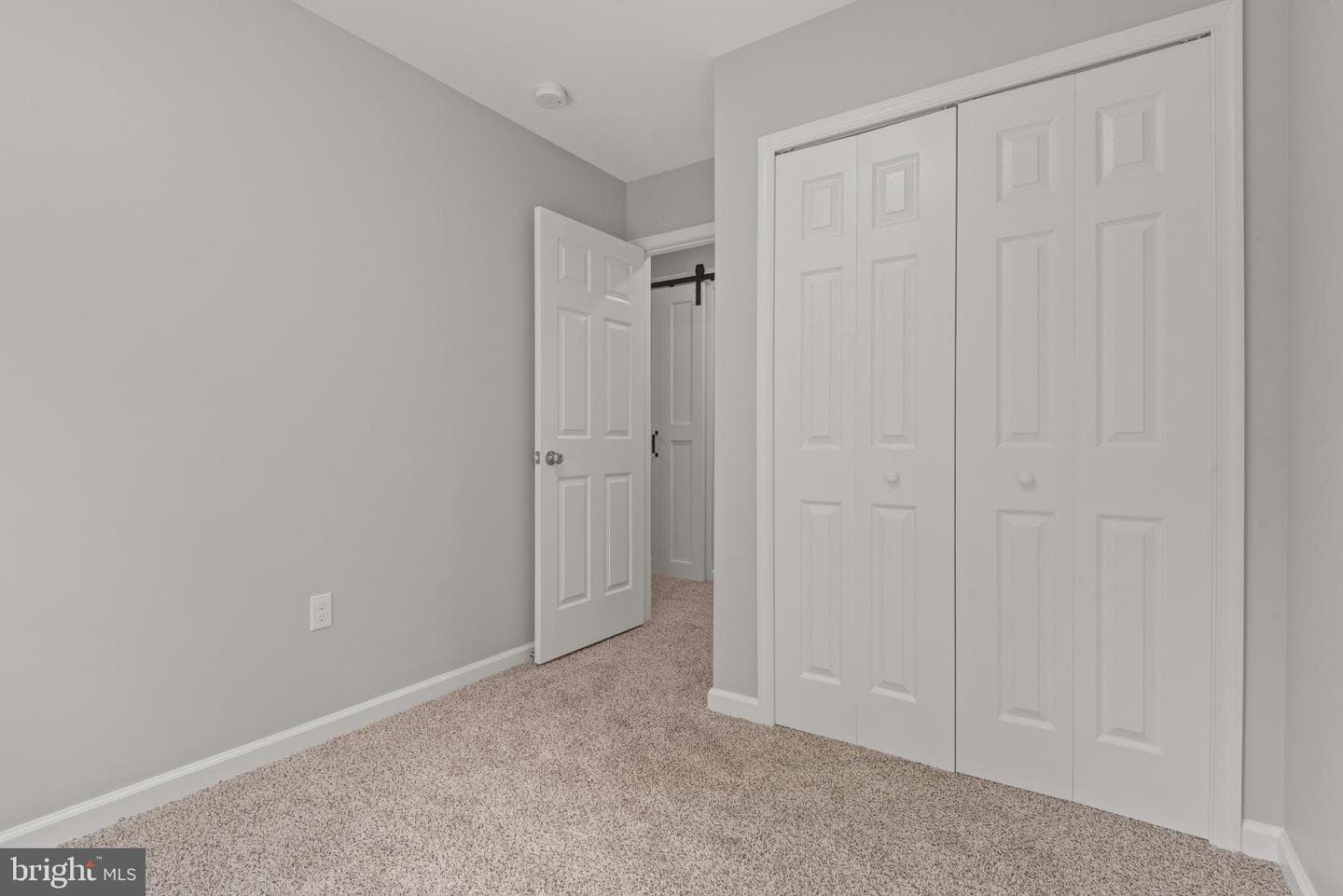 52 Petersburg Lane photo 23