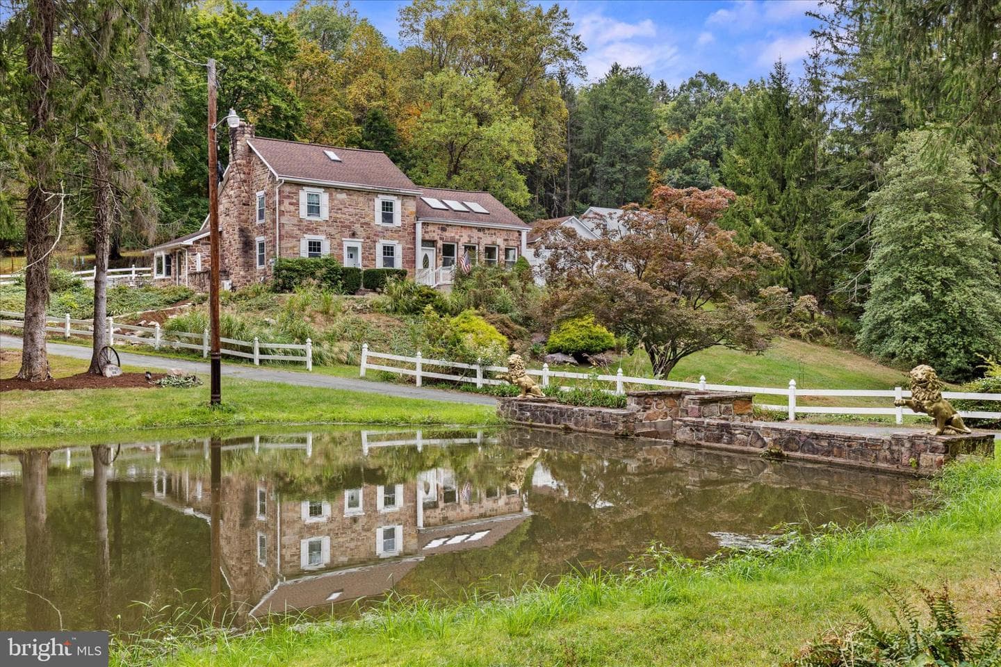 875 Valley Road photo 2