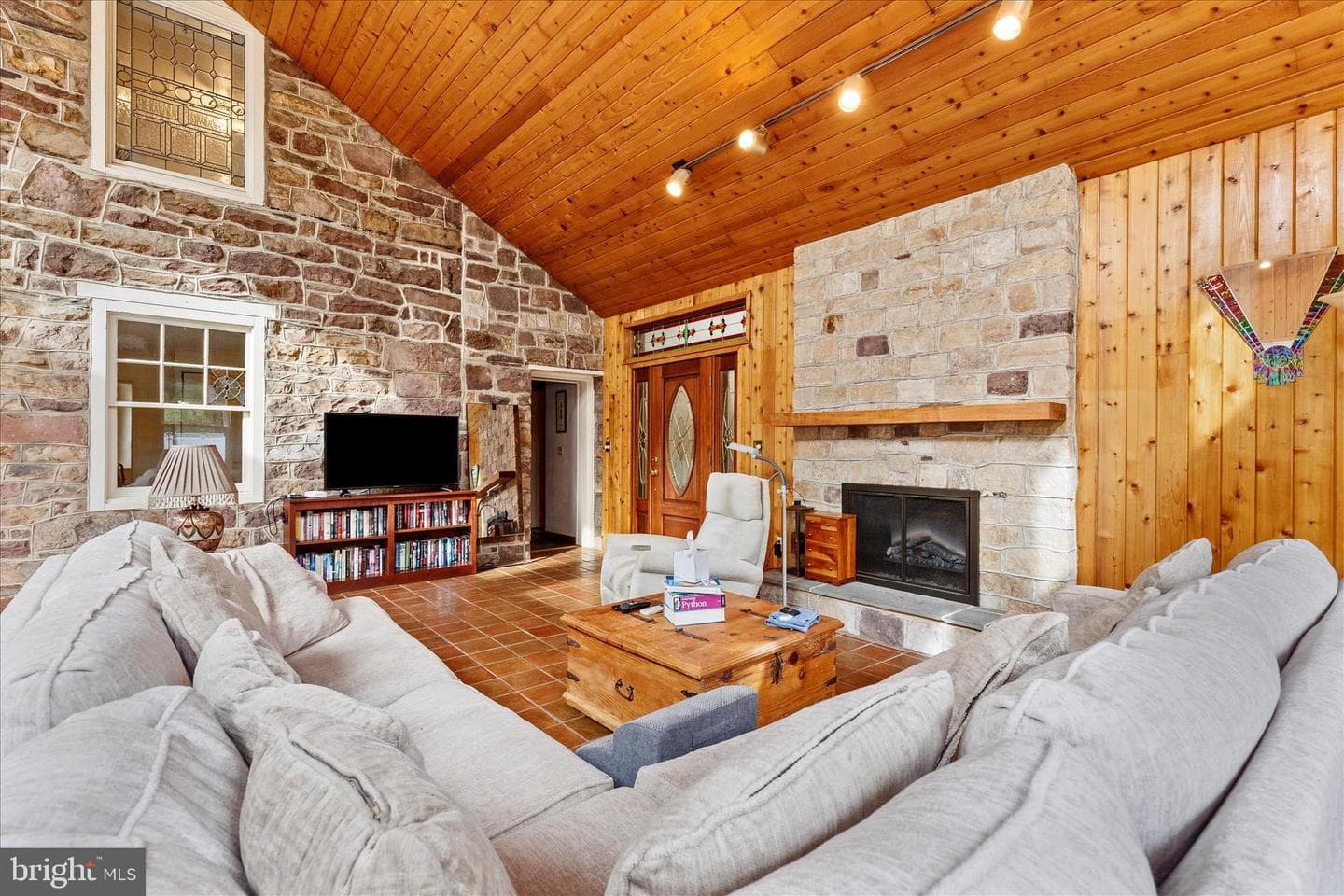 875 Valley Road photo 22