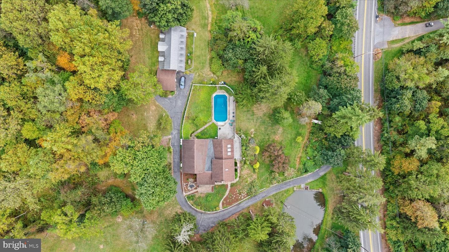 875 Valley Road photo 58