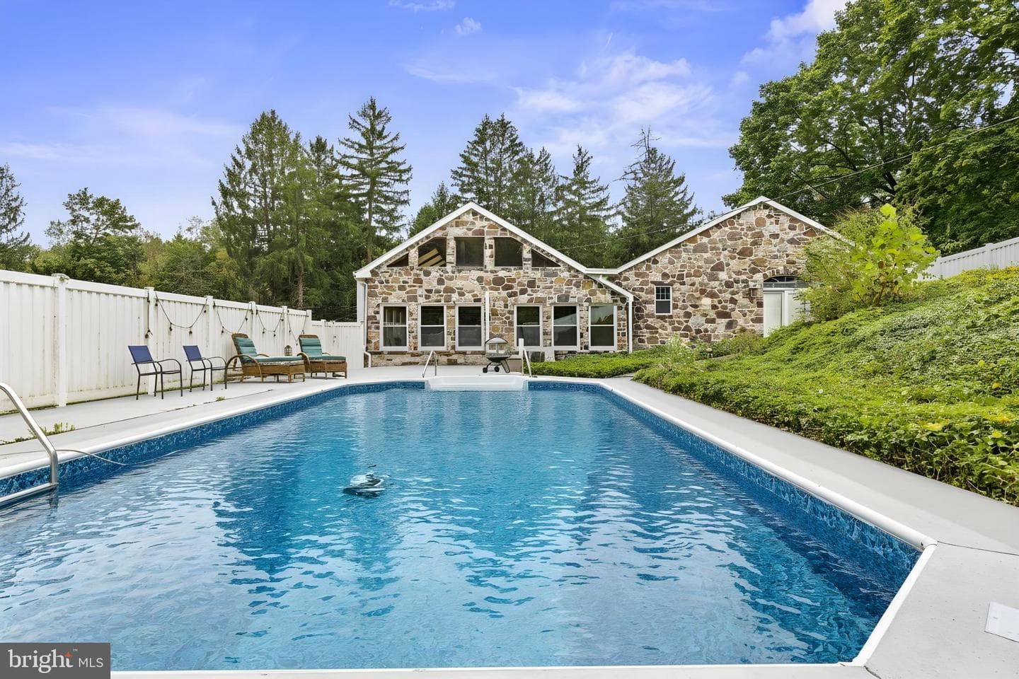 875 Valley Road photo 9