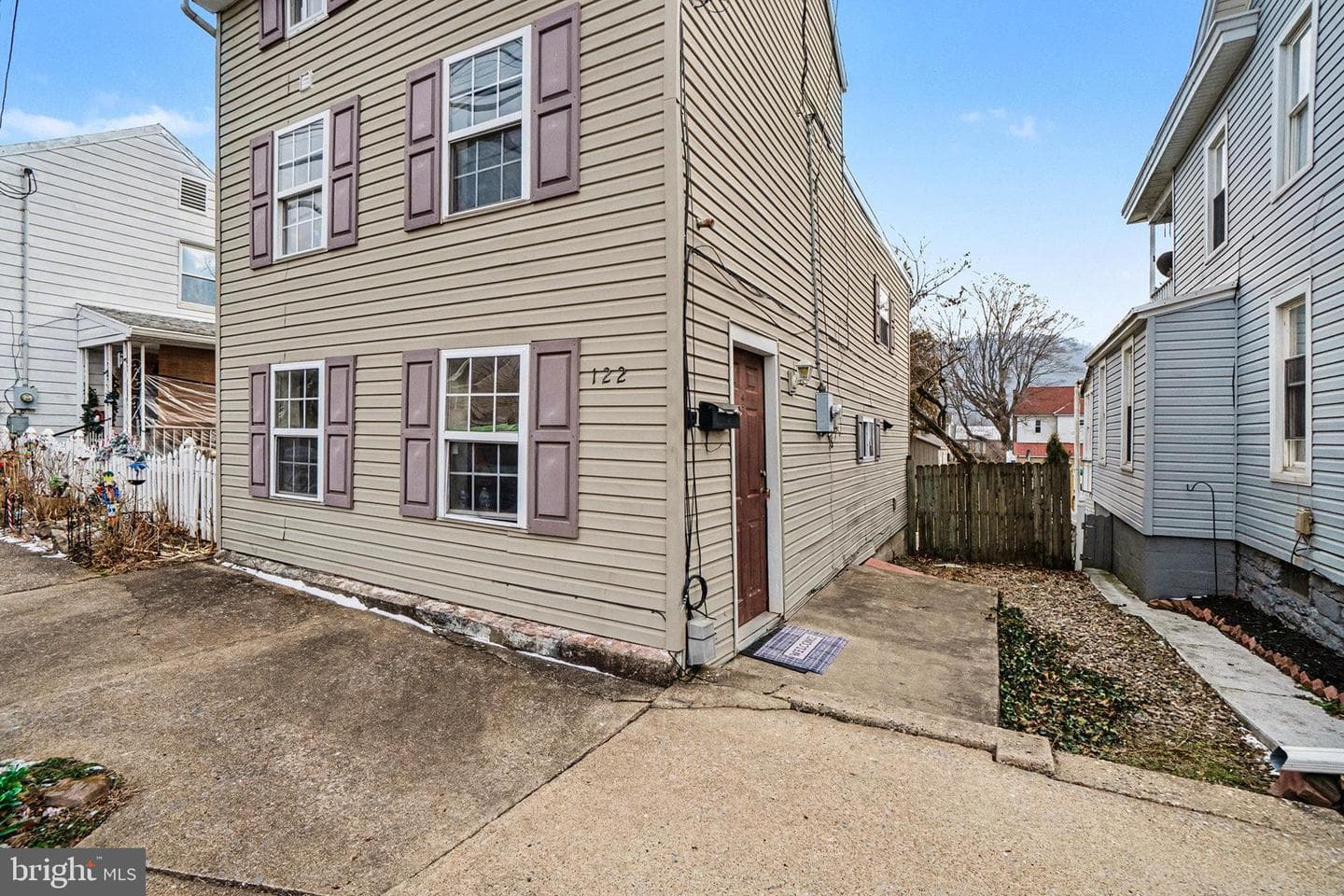 122 N High Street photo 25
