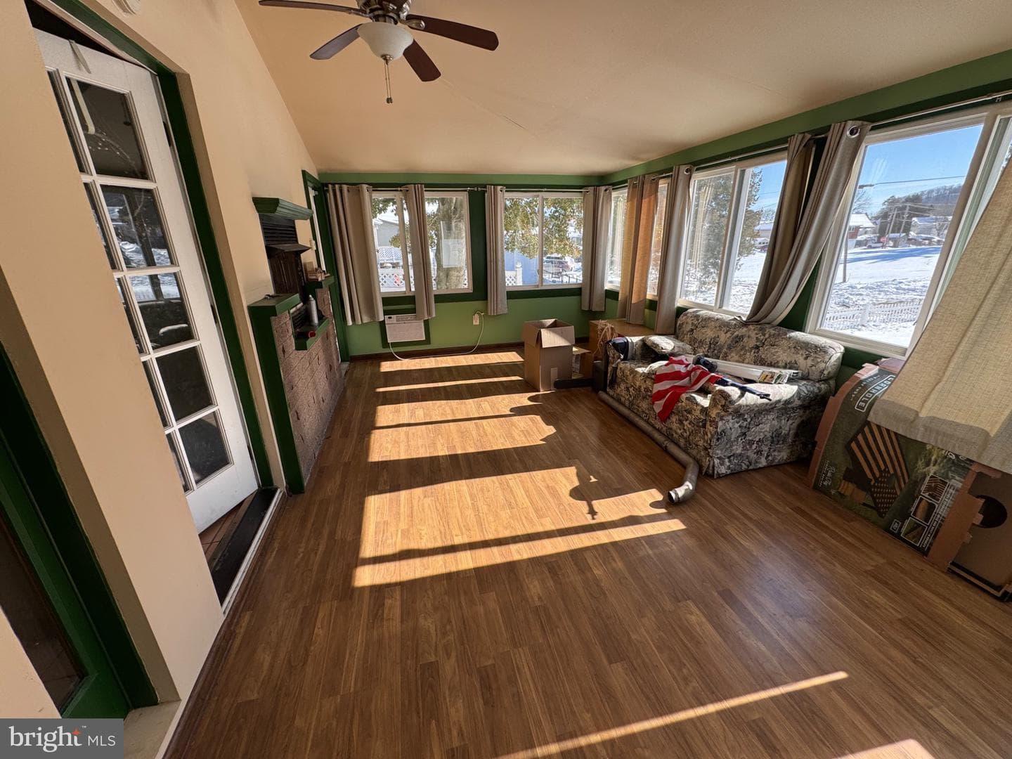 320 Cameron Street photo 6