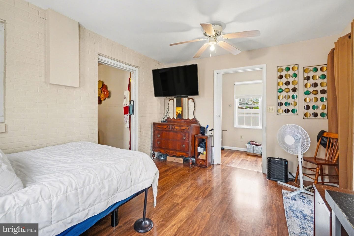 200 Front S photo 19