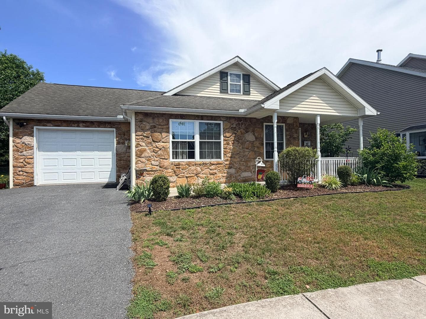 220 Patio Court photo 1
