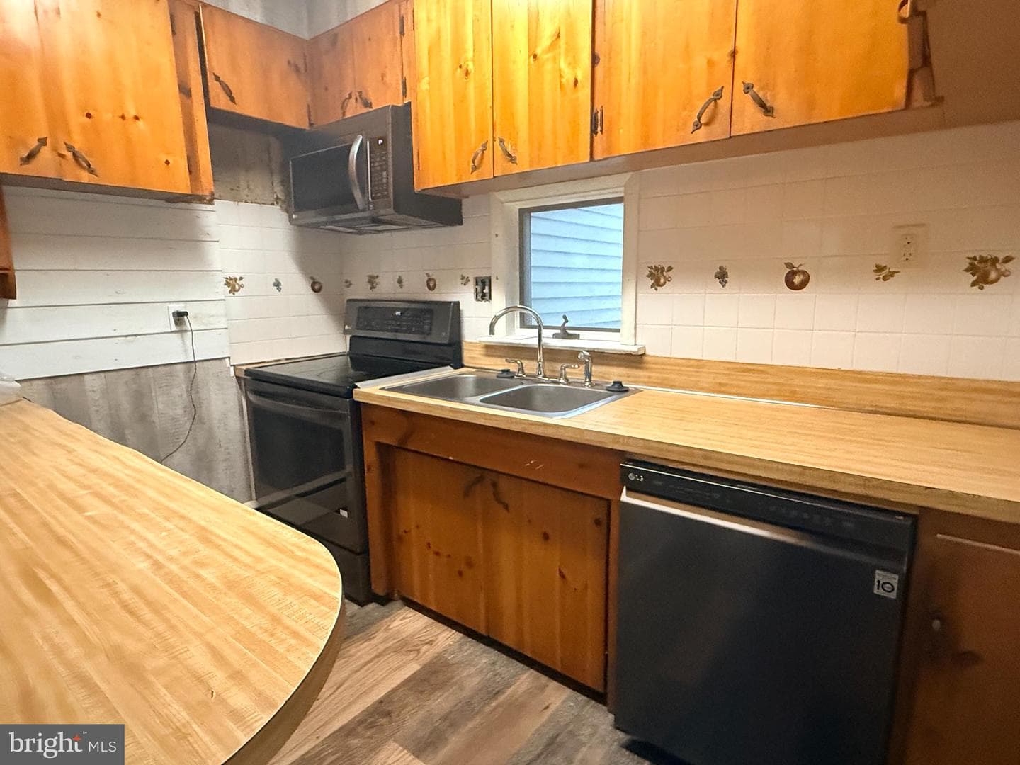 830 Freedom Street photo 13