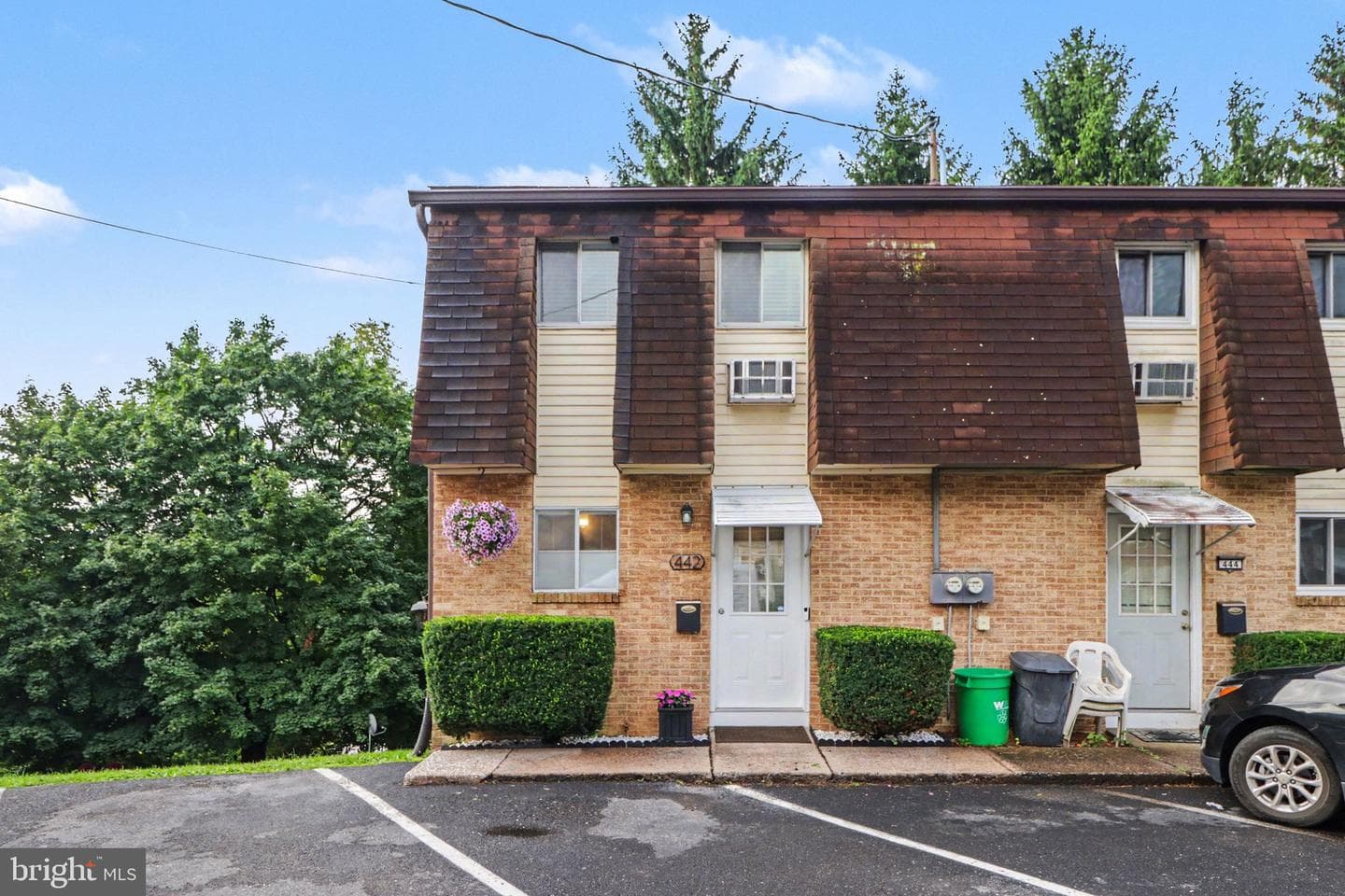 442 Valley Street photo 1
