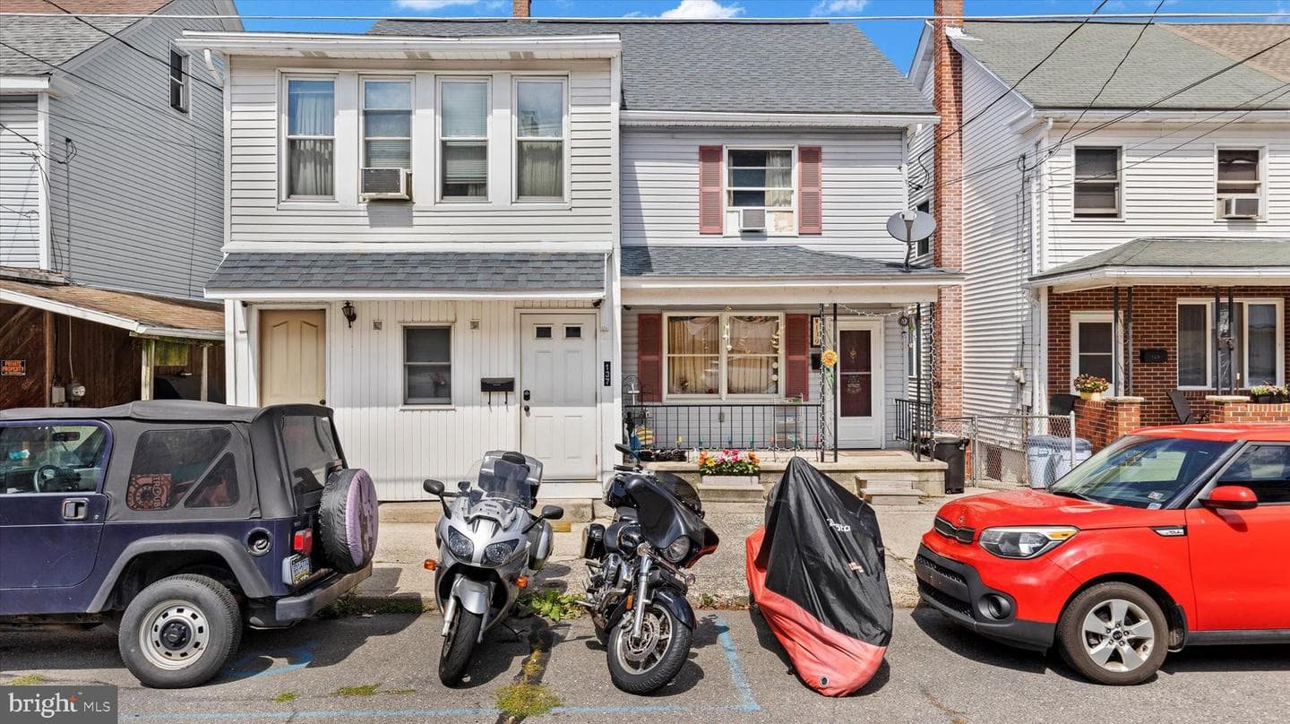 137 E High Street photo 2