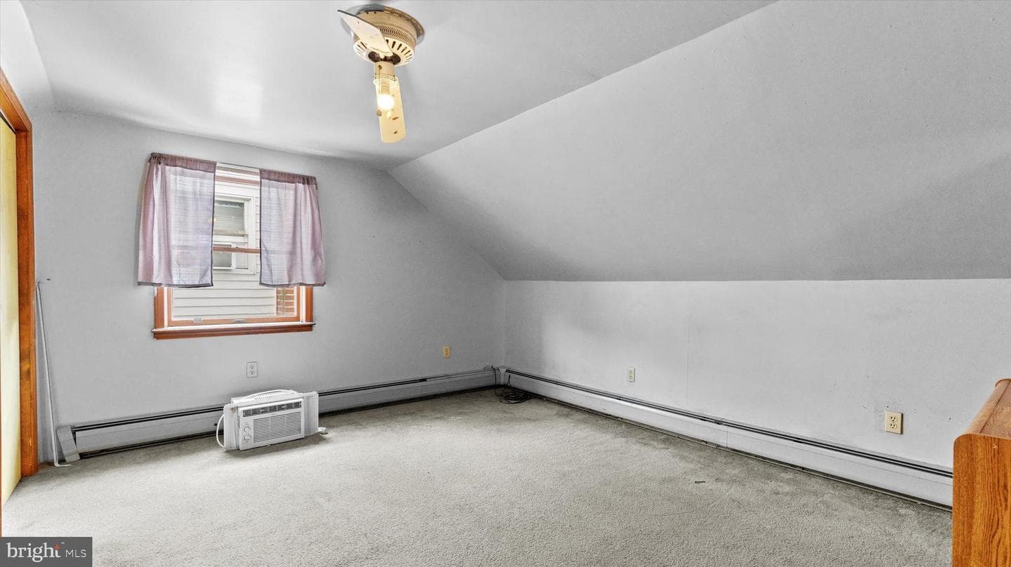 137 E High Street photo 24