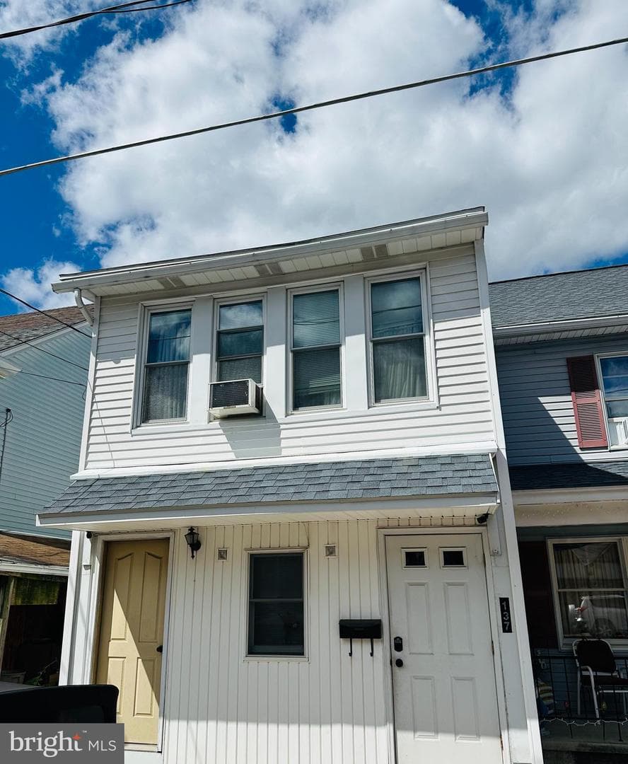 137 E High Street photo 3