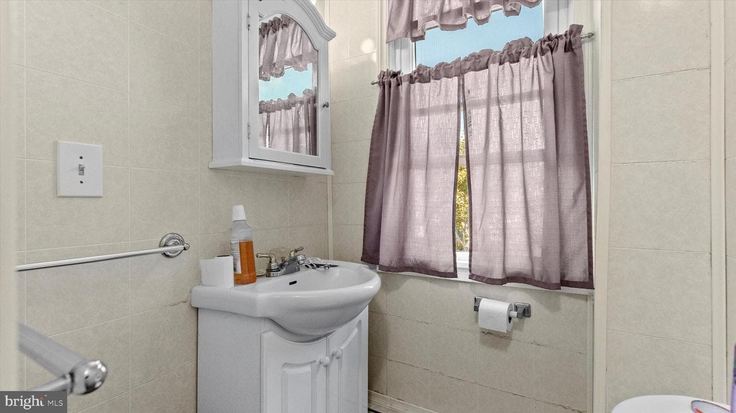 137 E High Street photo 34