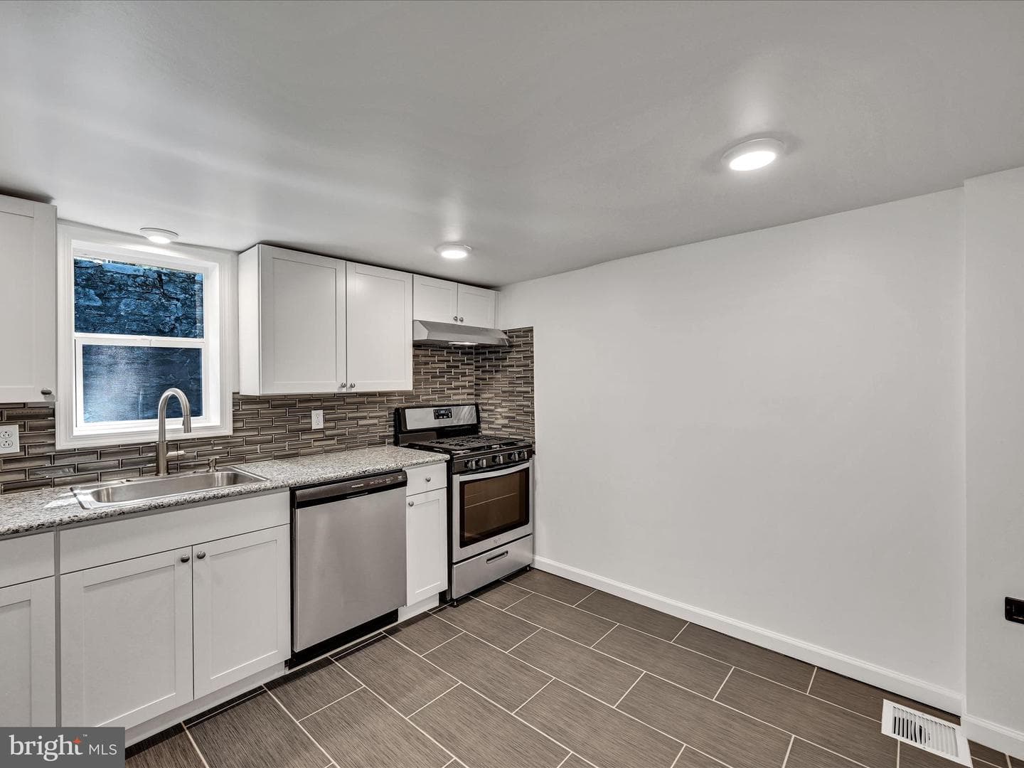 239 Pierce Street photo 9