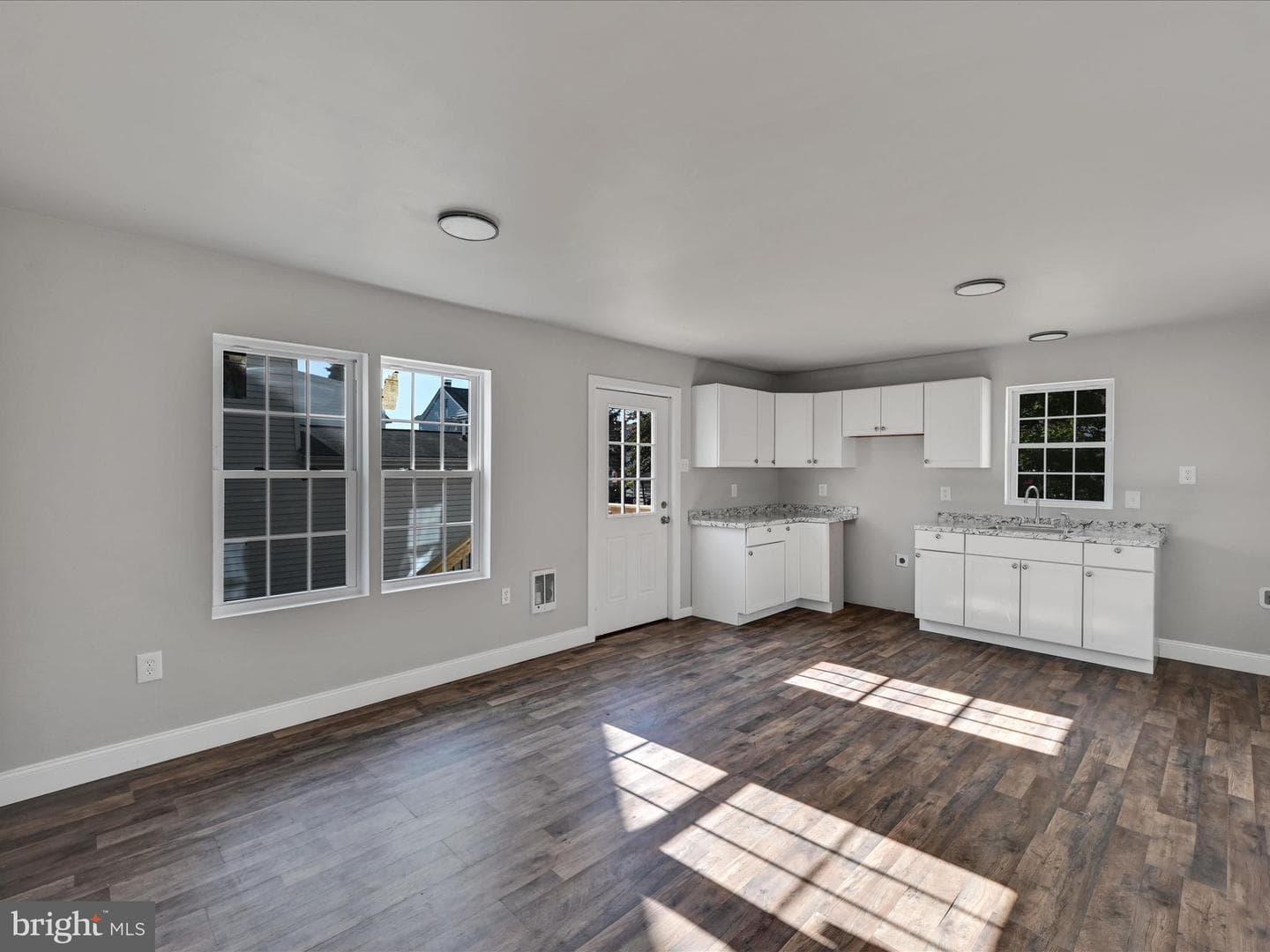 218 N Nicholas Street photo 12