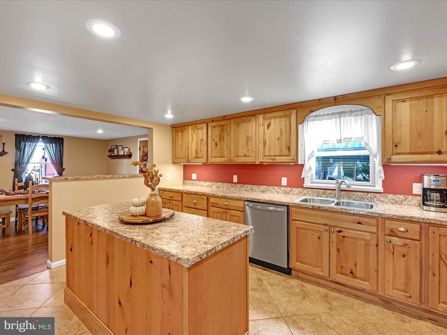 1160 Bunting Street photo 10