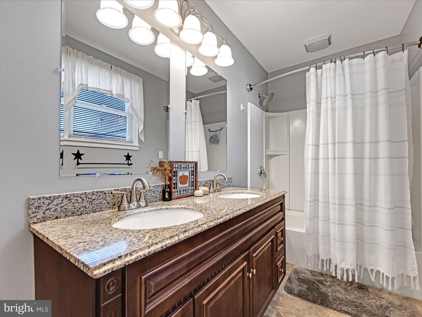 1160 Bunting Street photo 23