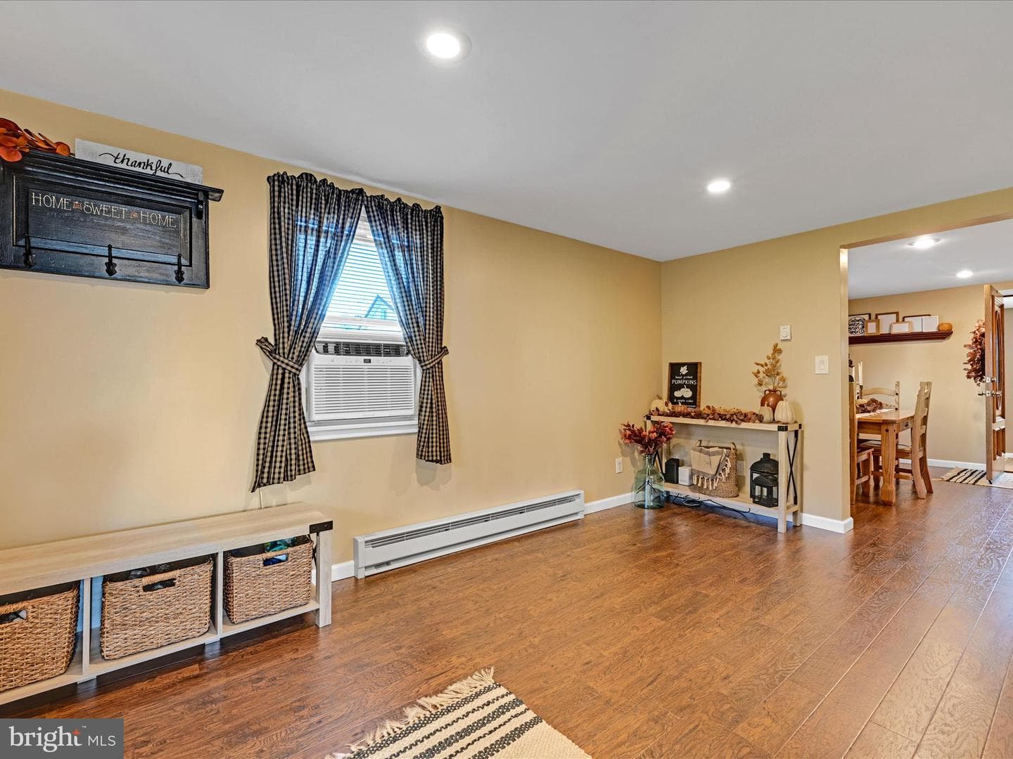 1160 Bunting Street photo 7