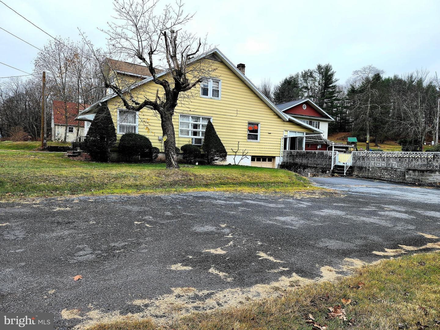 207 Lincoln Drive photo 2