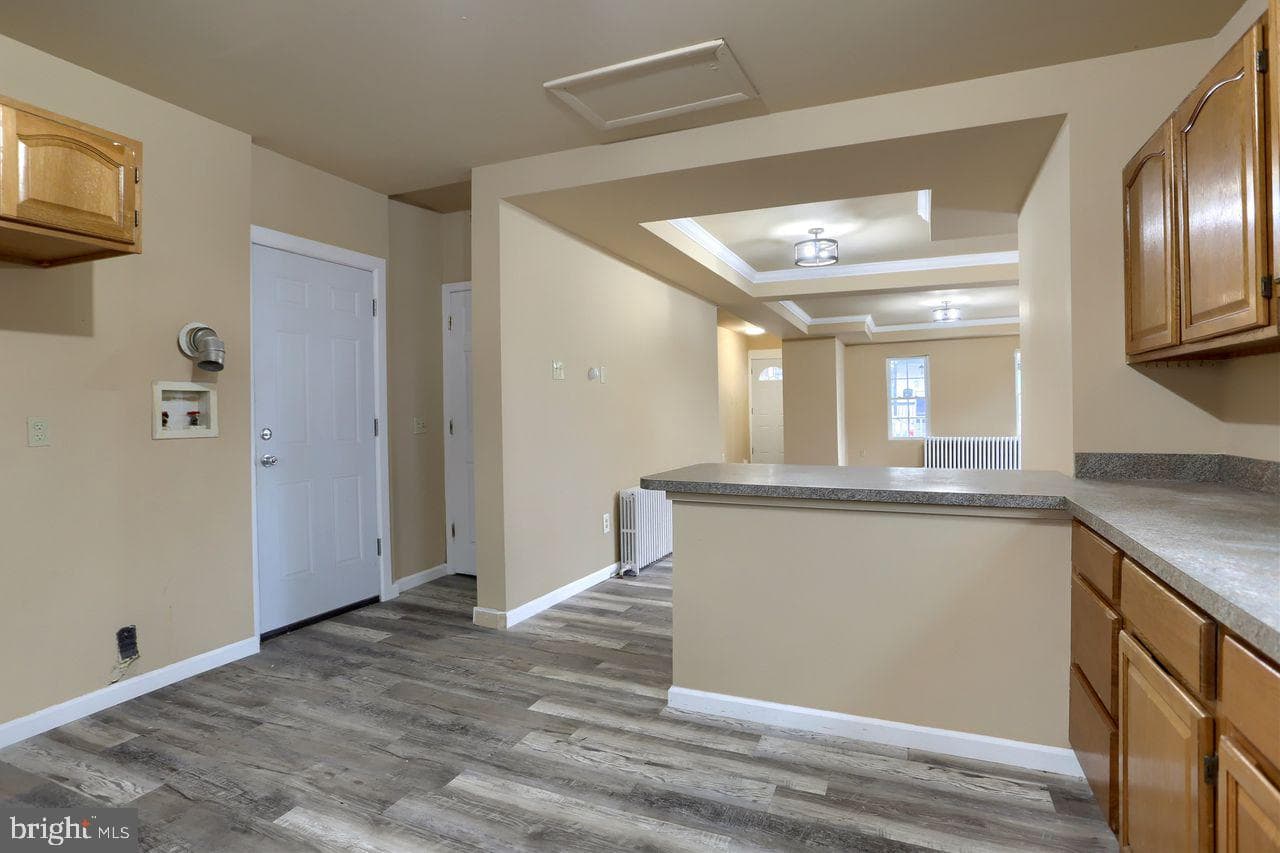 401 W Race Street photo 10