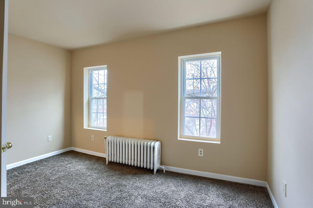401 W Race Street photo 13
