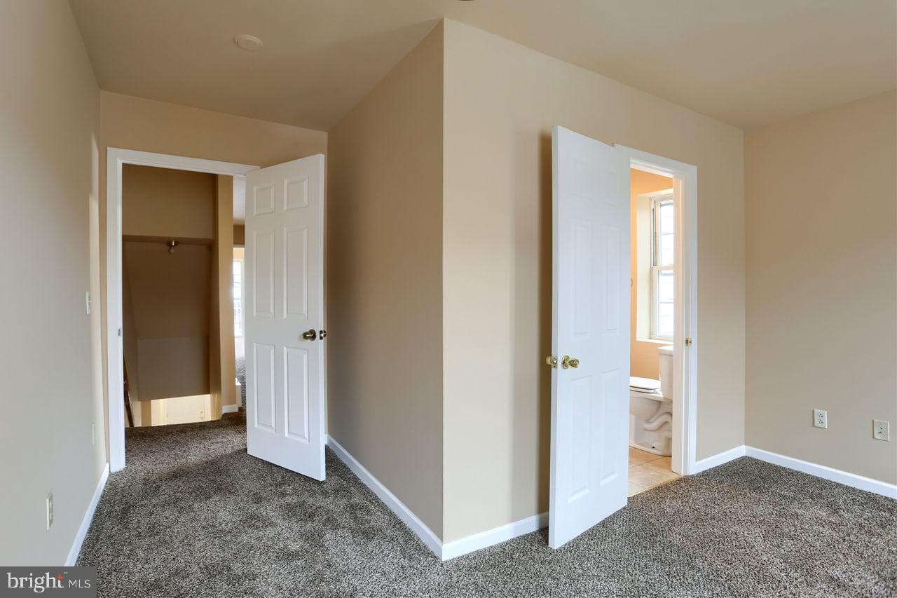 401 W Race Street photo 15