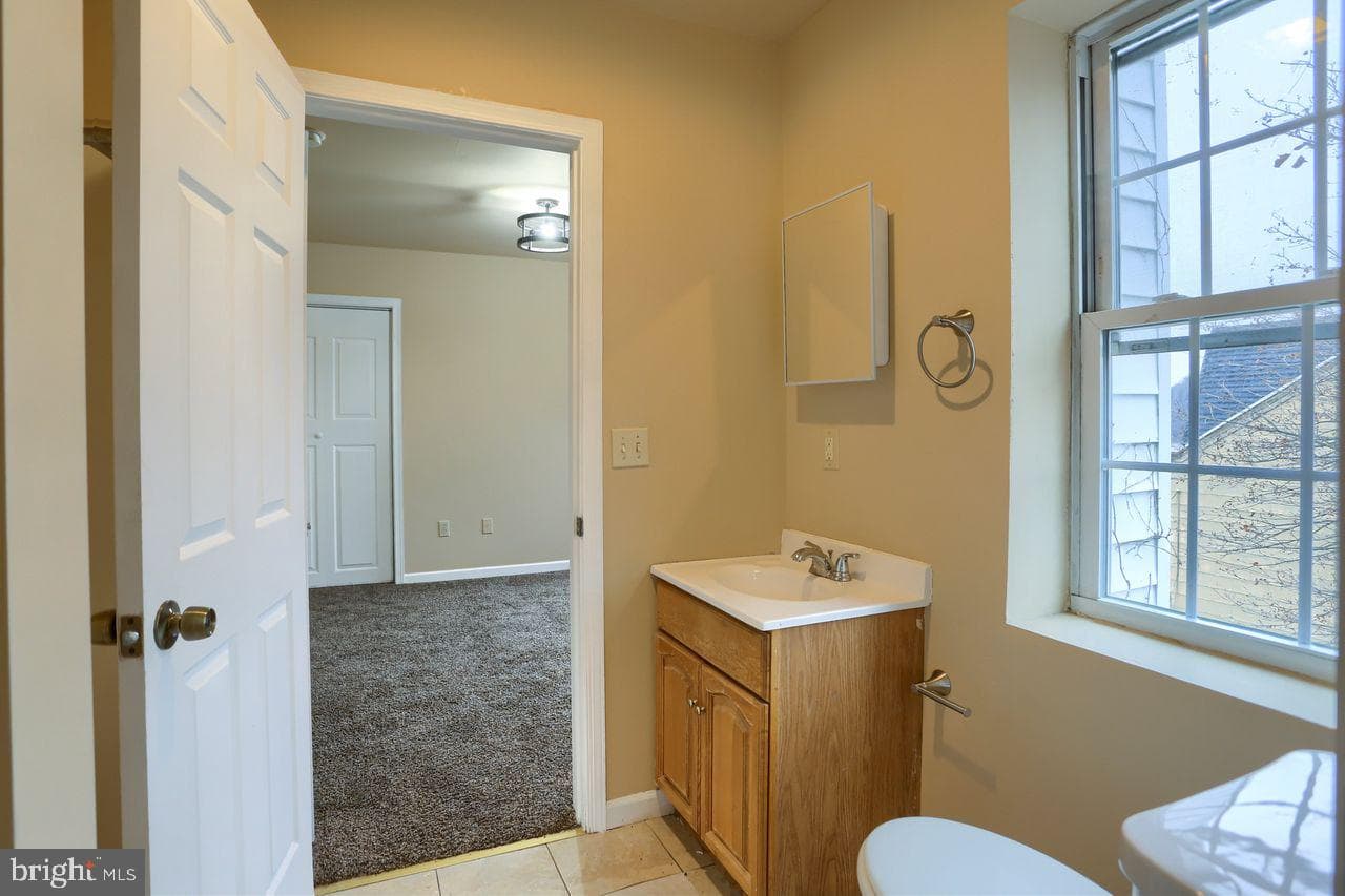 401 W Race Street photo 17