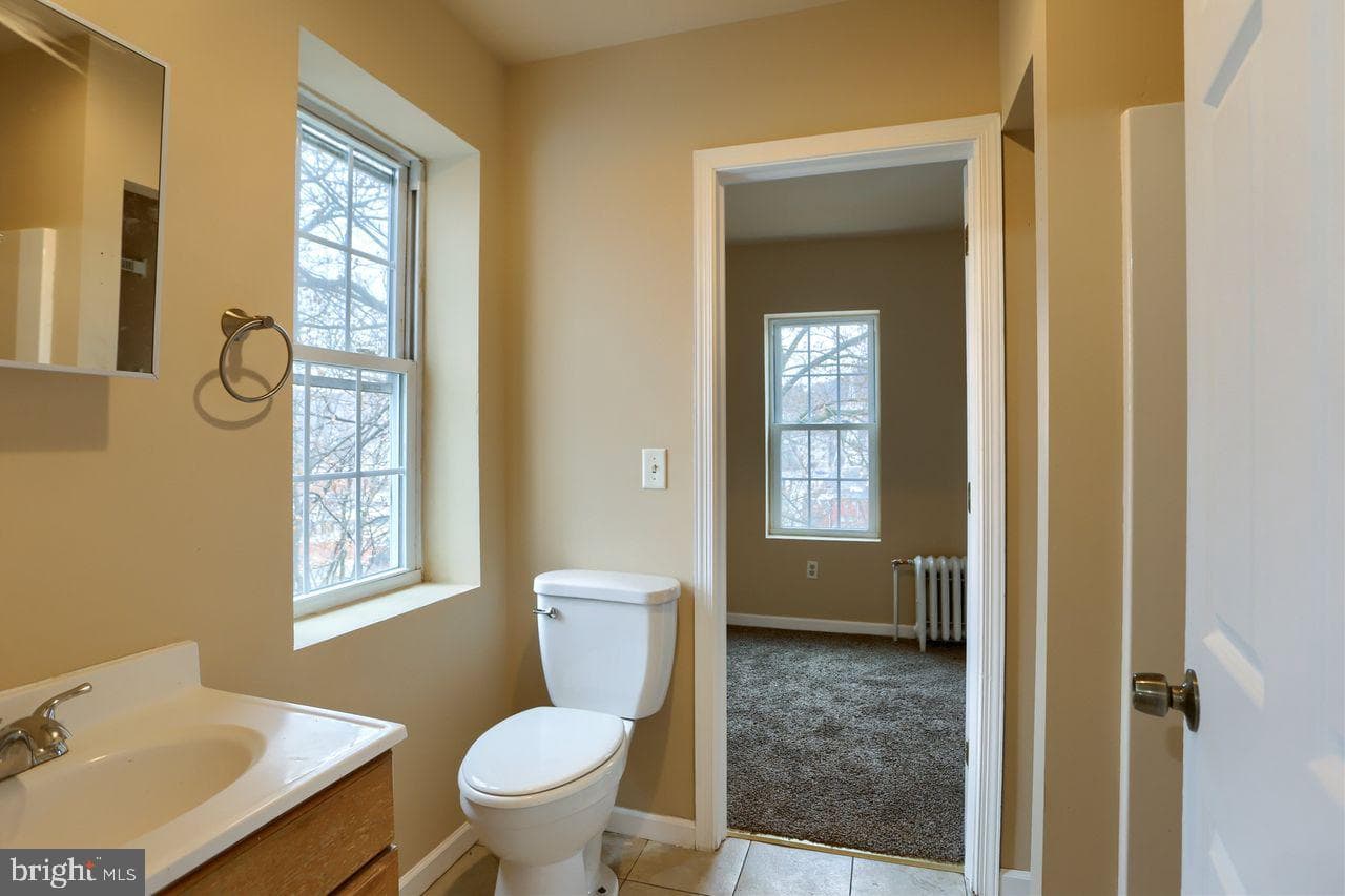 401 W Race Street photo 18