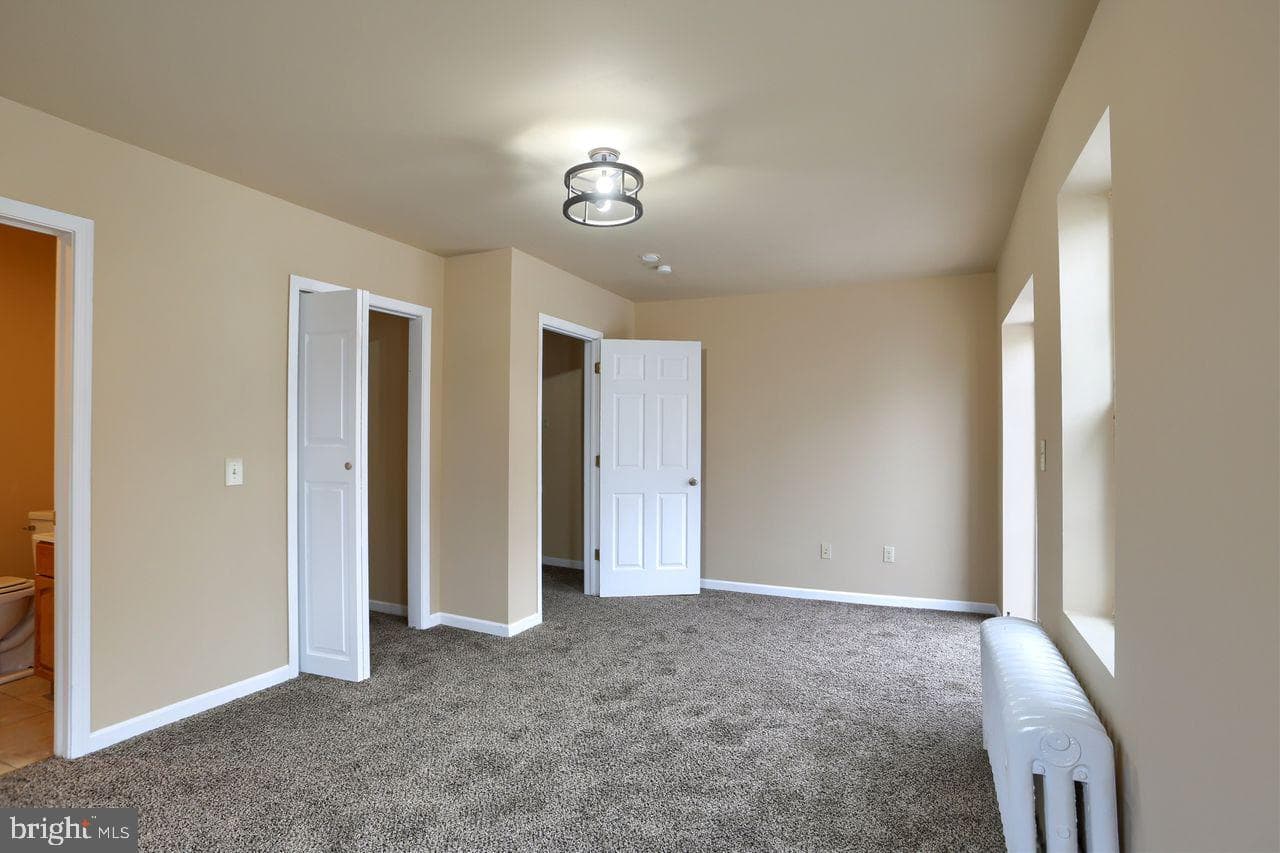 401 W Race Street photo 21