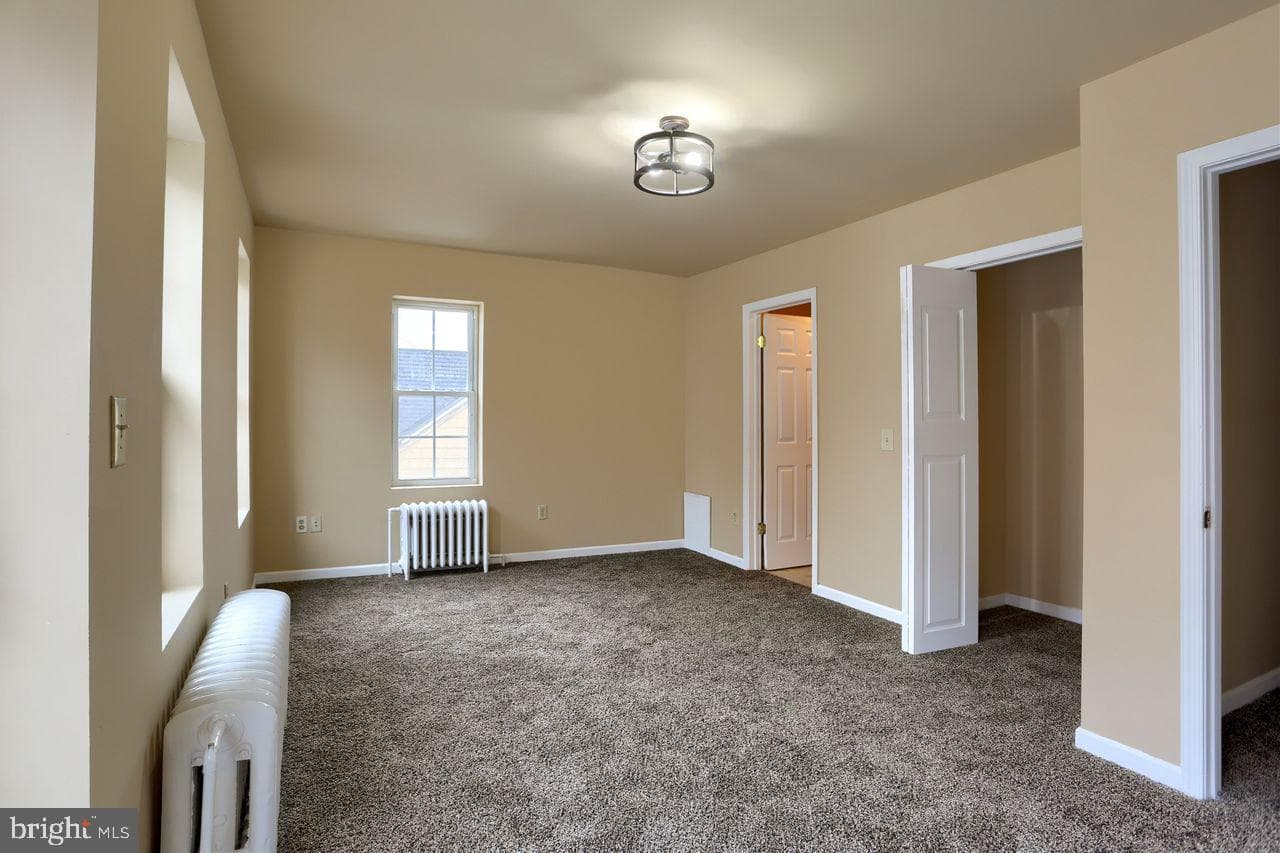 401 W Race Street photo 23