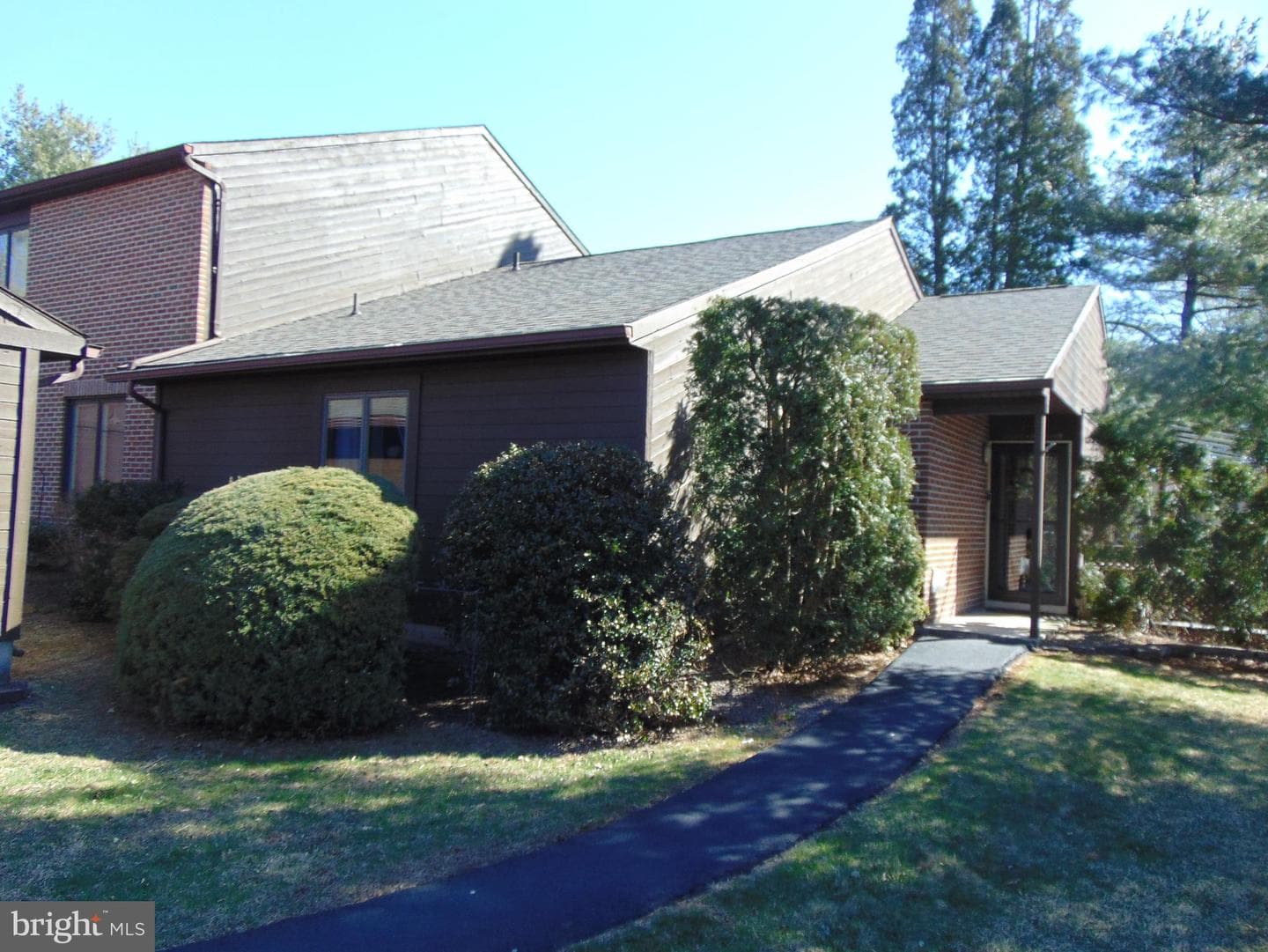 2104 Village Road photo 1