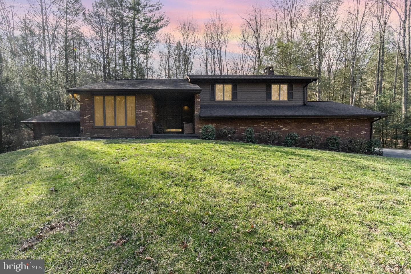 48 Turnpike Road photo 1