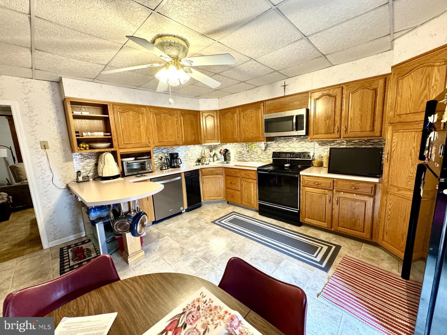 233 Carbon Street photo 3