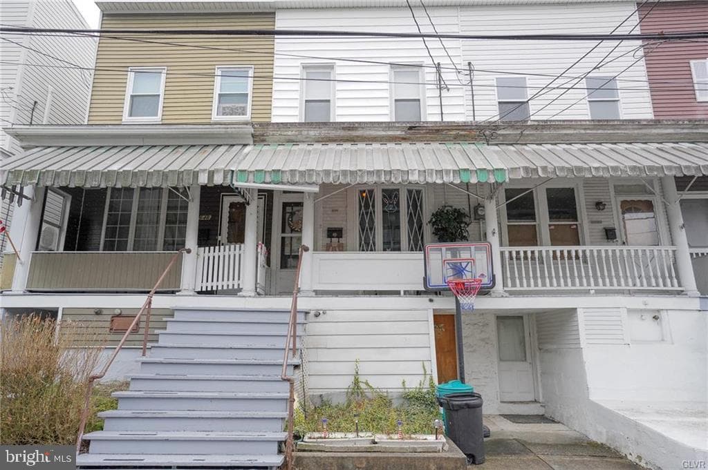 648 Arlington Street photo 1