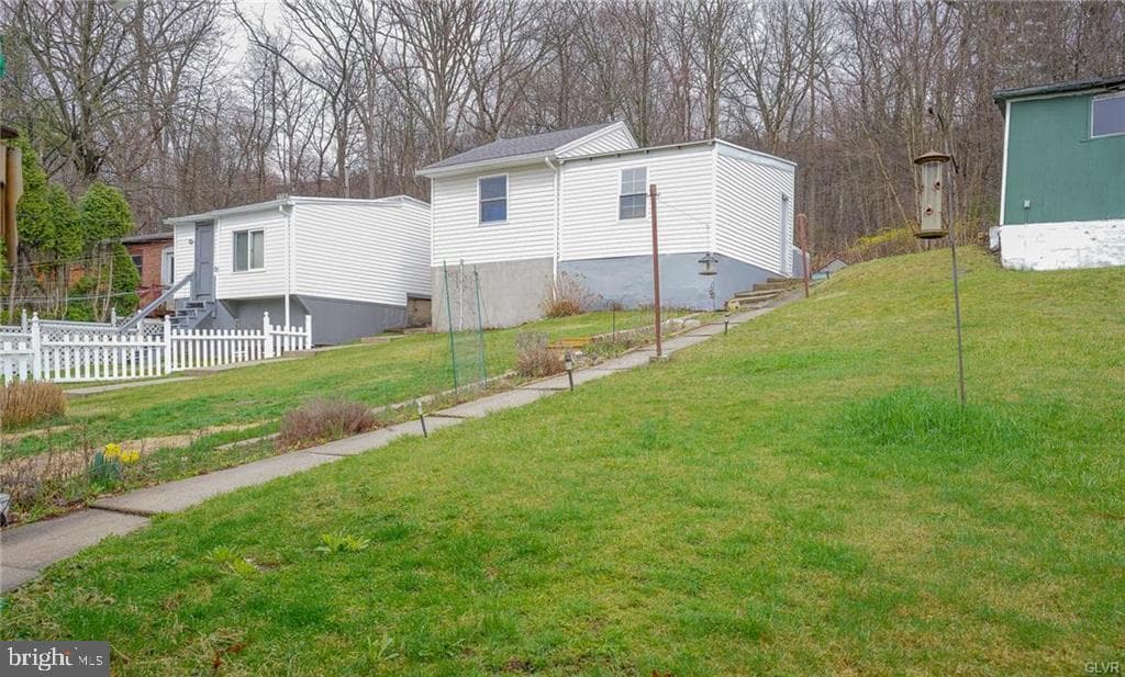 648 Arlington Street photo 13