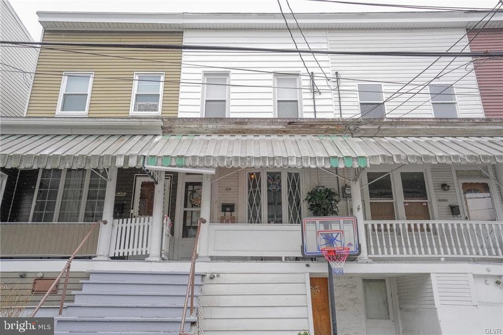 648 Arlington Street photo 2