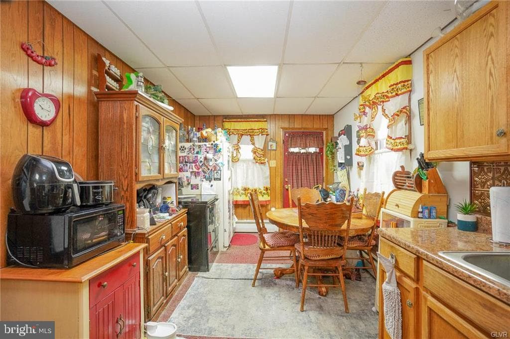 648 Arlington Street photo 8