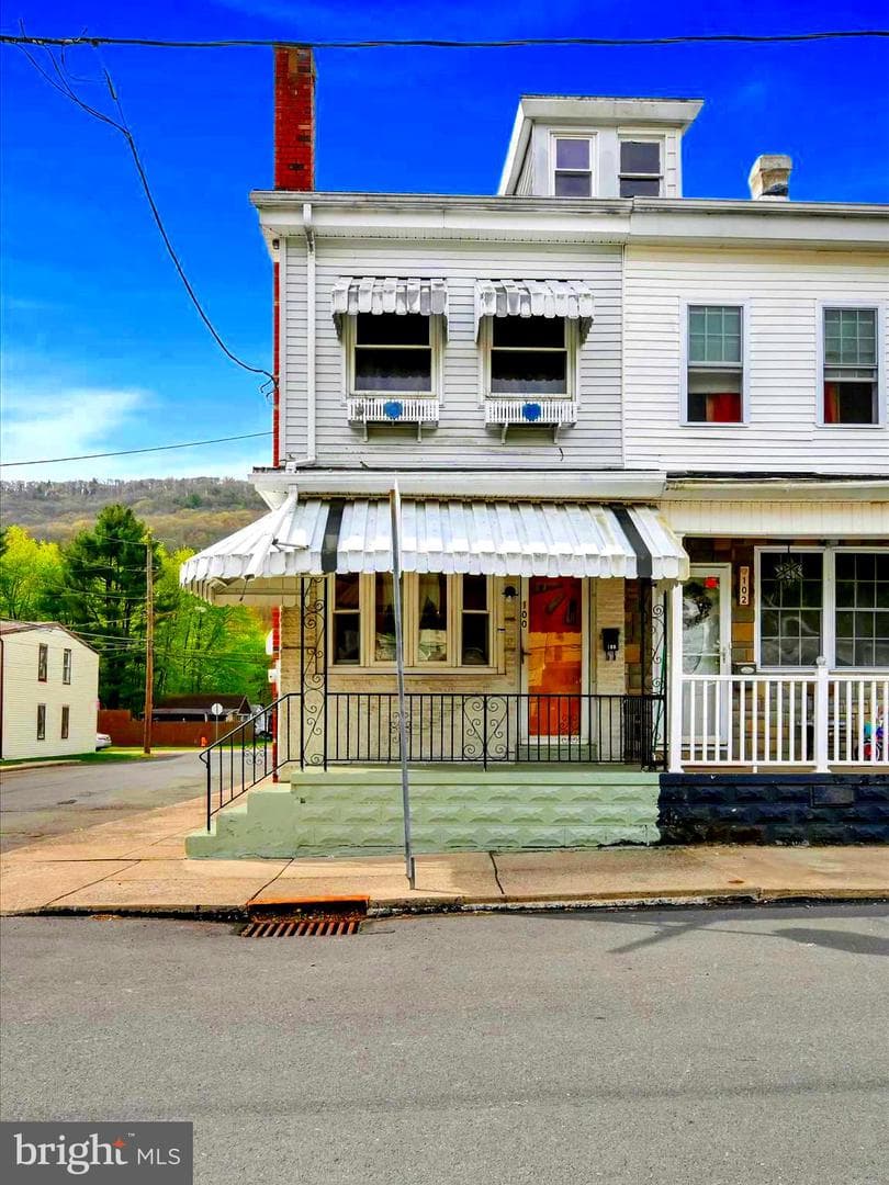 100 W Walnut Street photo 2