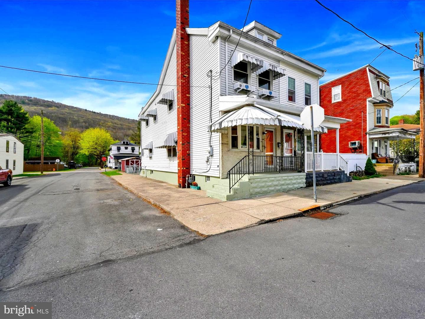 100 W Walnut Street photo 3
