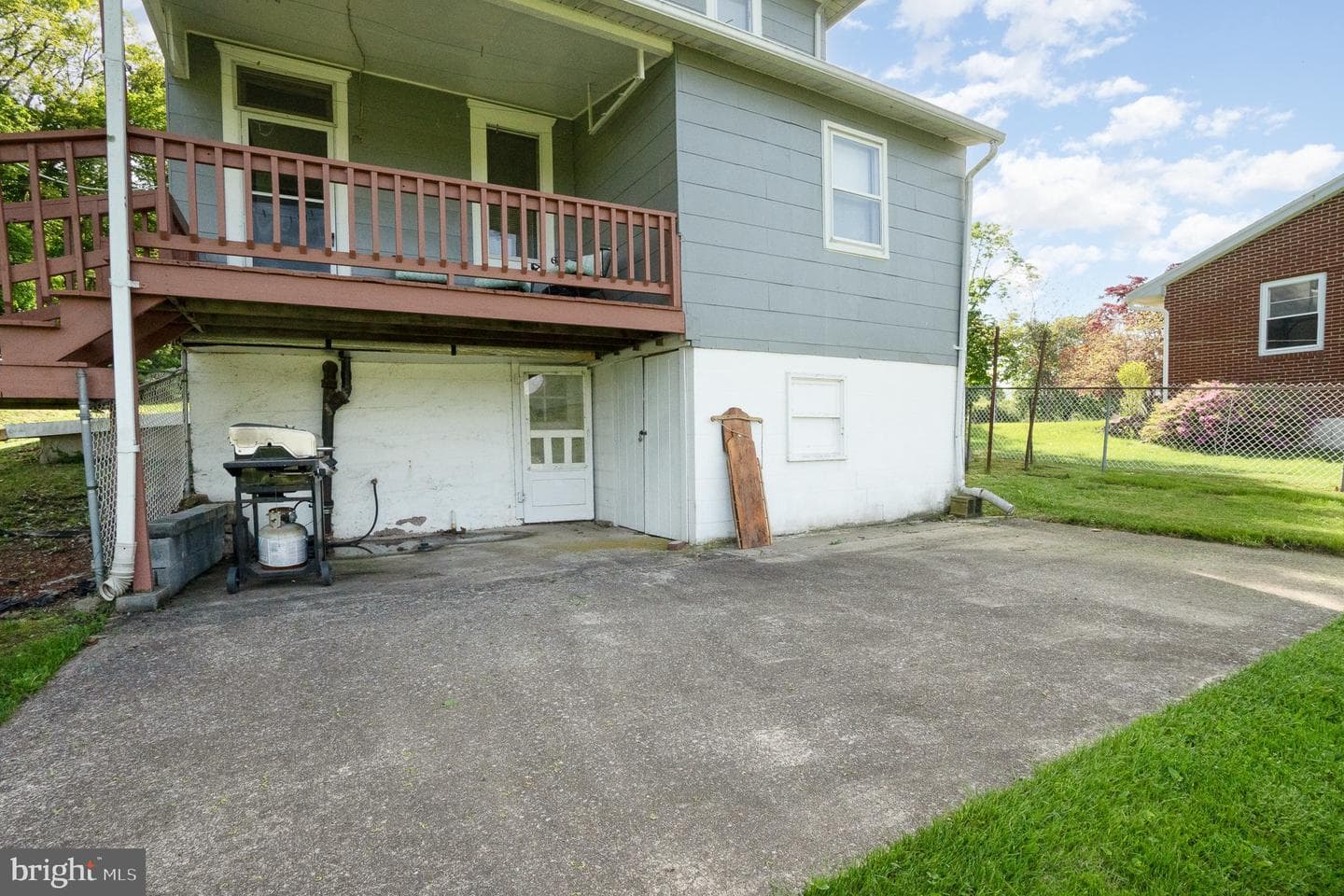 407 Greenwood photo 24