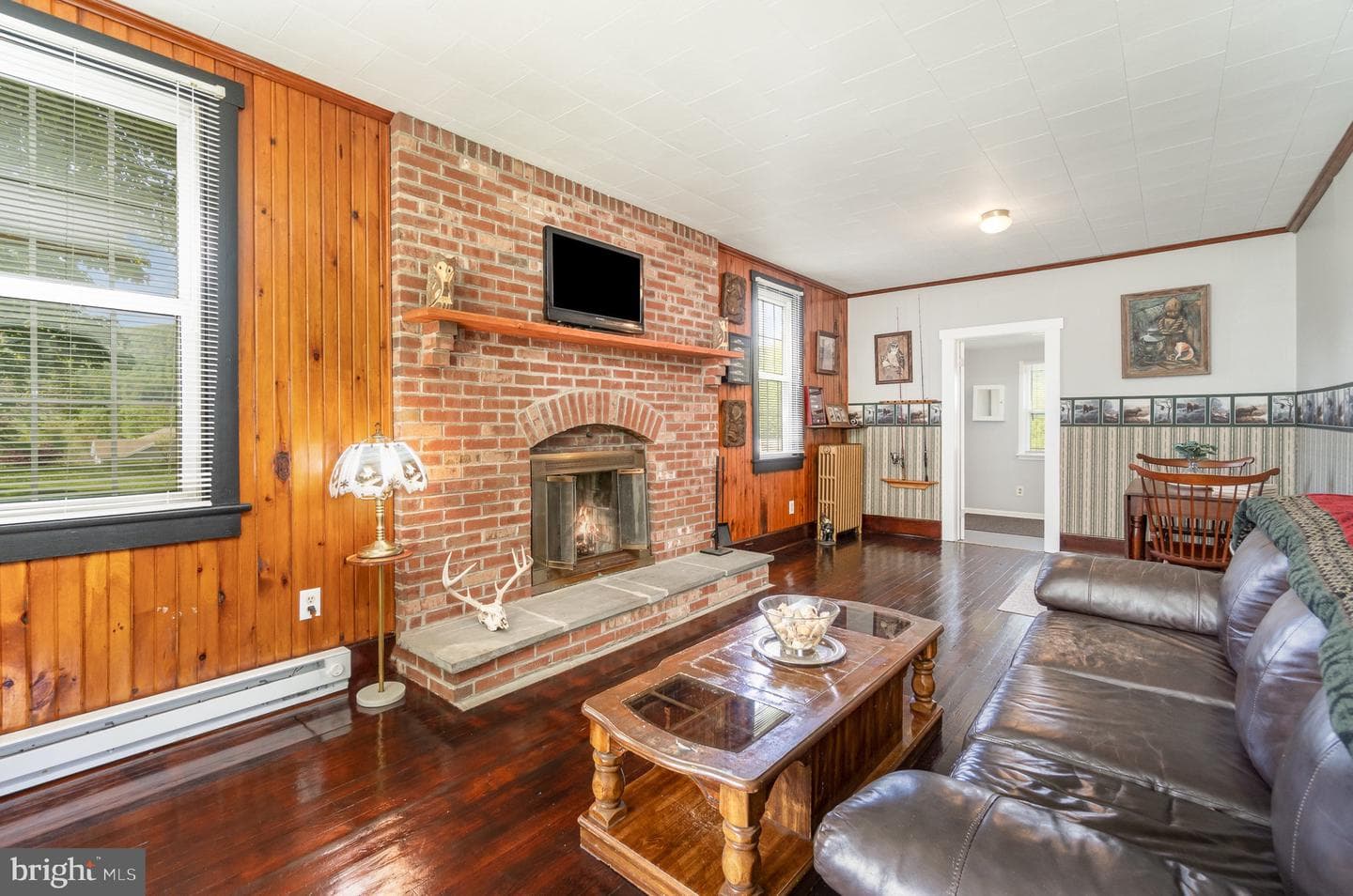 407 Greenwood photo 8