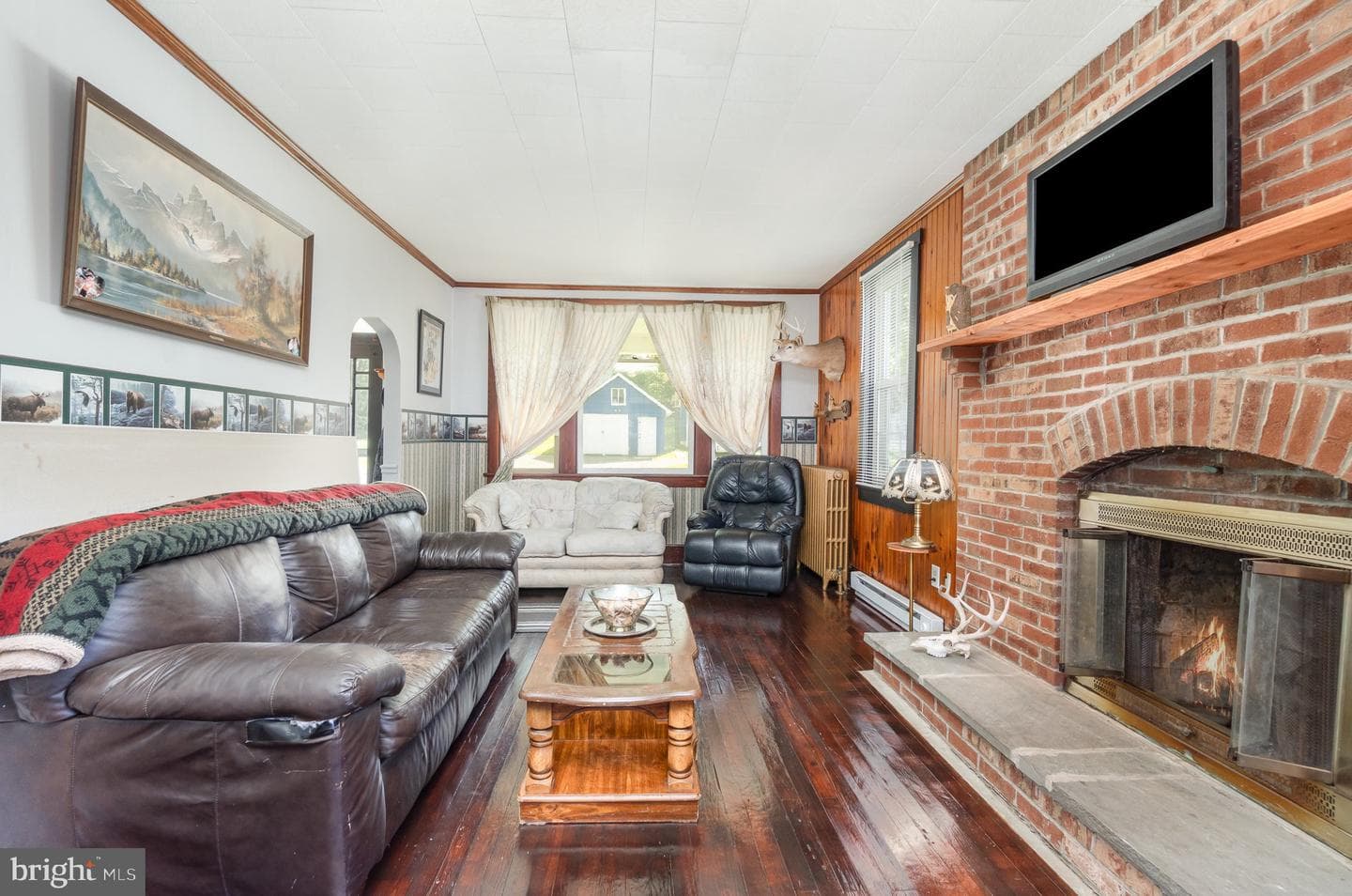 407 Greenwood photo 9